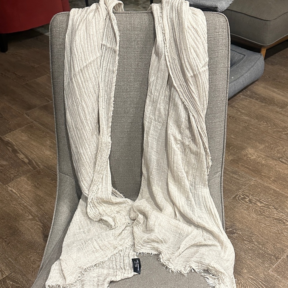 Zara Off-White Textured Scarf - Picture 2 of 2